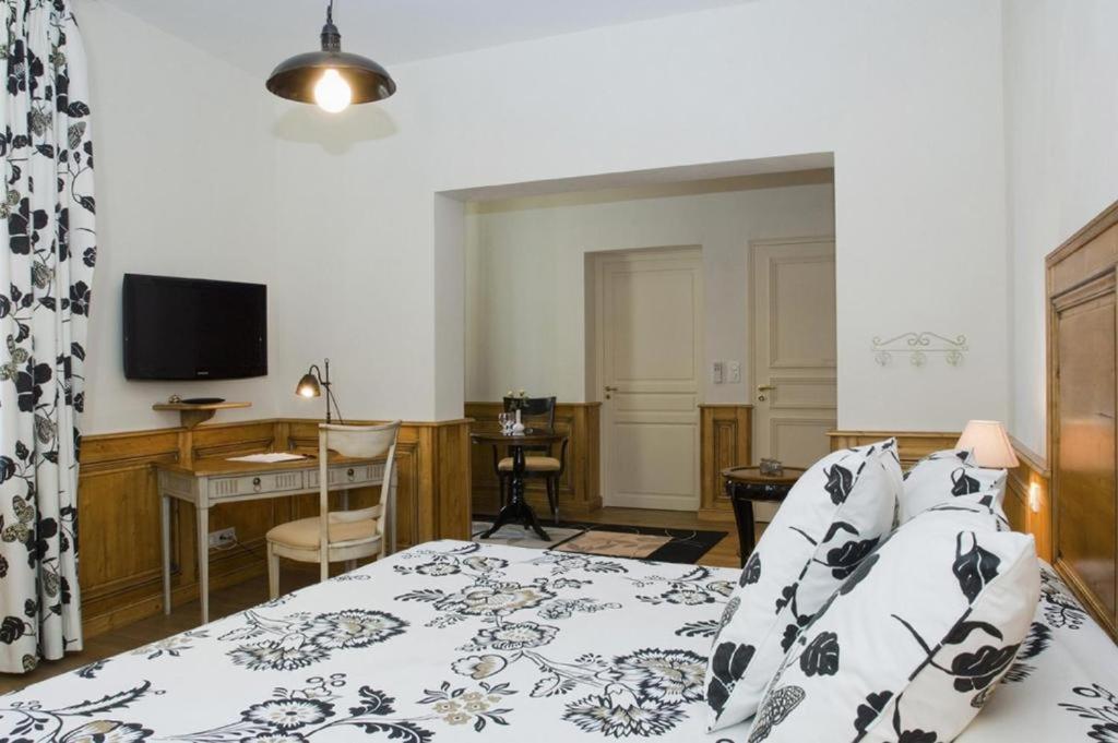 Villa Heloise Hotel Puisseguin Buitenkant foto